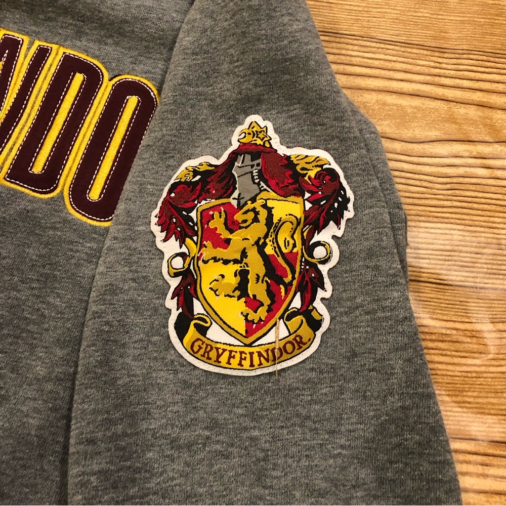 Small Universal Studios Griffindor Sweatshirt Har… - image 8